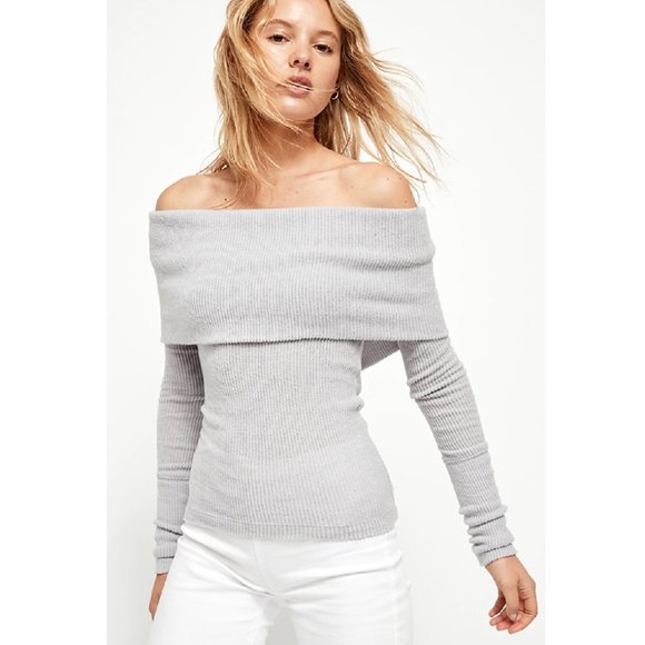 Free People Sweaters - 🎁 Free People Snowbunny Off-the-Shoulder Sweater